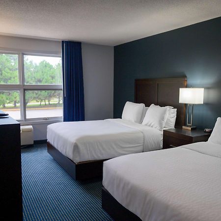 Days Inn By Wyndham Sarnia Harbourfront Экстерьер фото