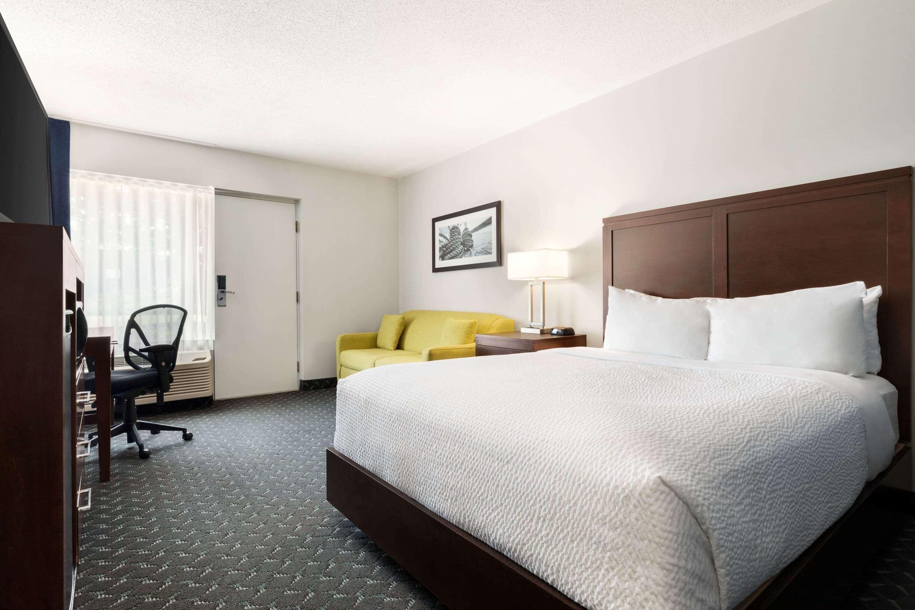 Days Inn By Wyndham Sarnia Harbourfront Экстерьер фото