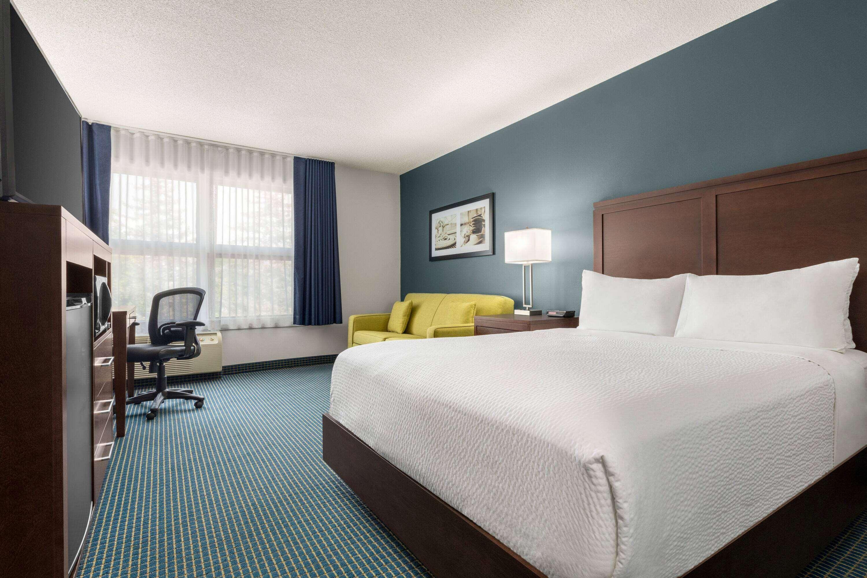 Days Inn By Wyndham Sarnia Harbourfront Экстерьер фото