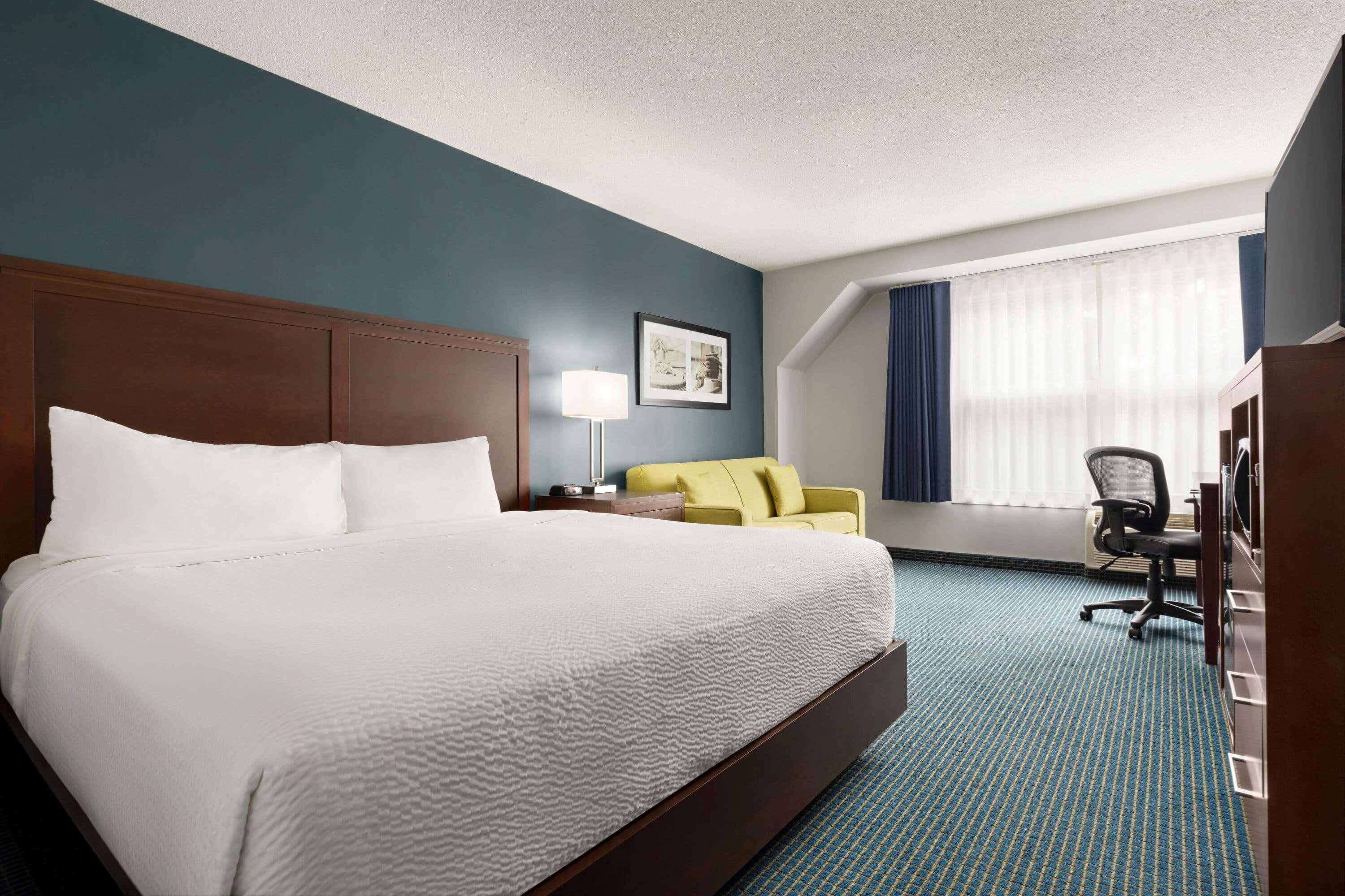 Days Inn By Wyndham Sarnia Harbourfront Экстерьер фото