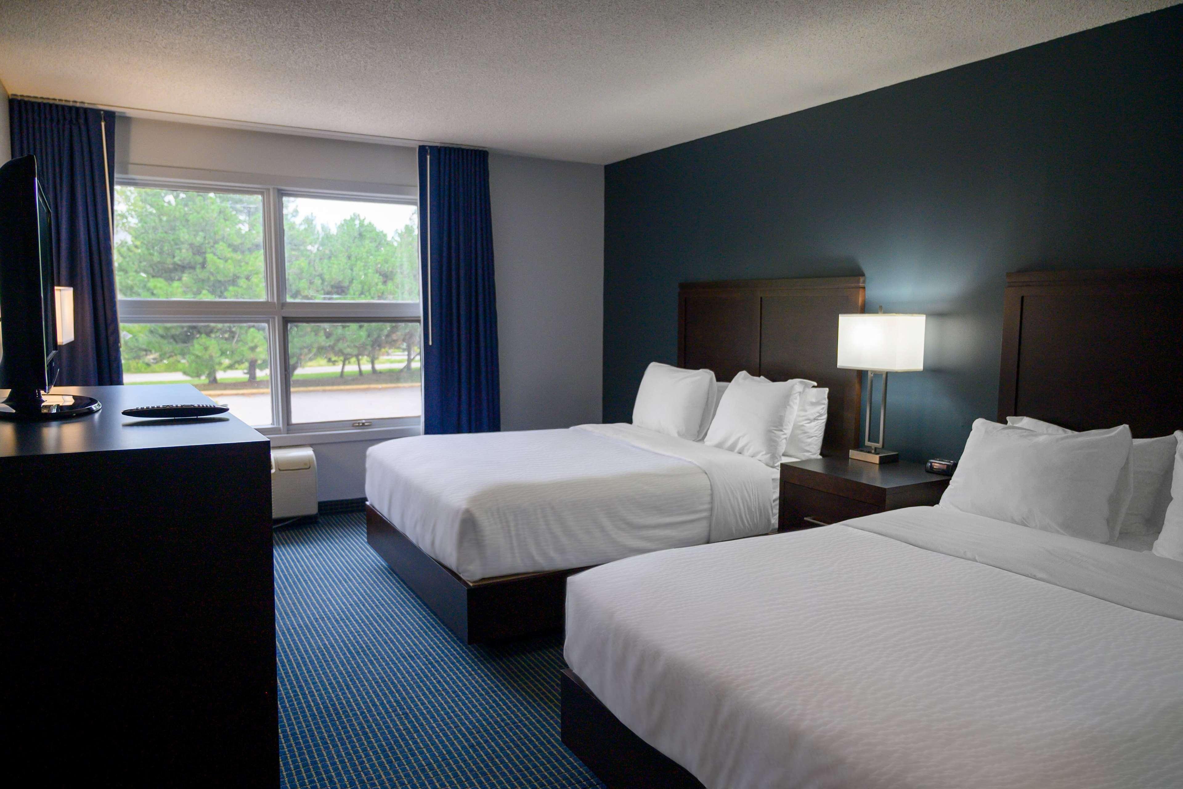 Days Inn By Wyndham Sarnia Harbourfront Экстерьер фото