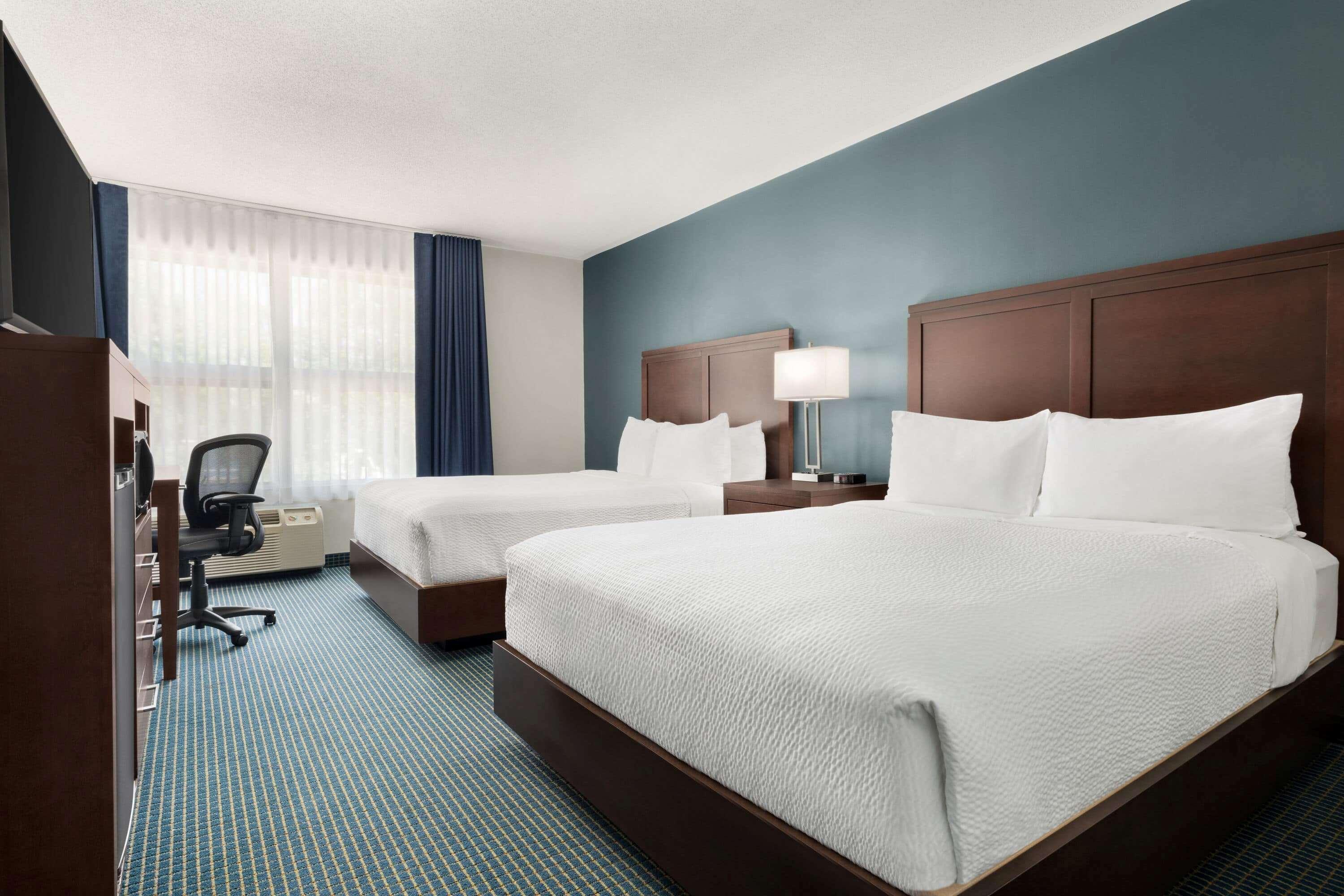 Days Inn By Wyndham Sarnia Harbourfront Экстерьер фото