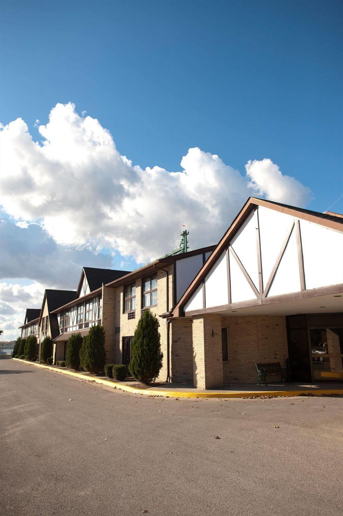 Days Inn By Wyndham Sarnia Harbourfront Экстерьер фото