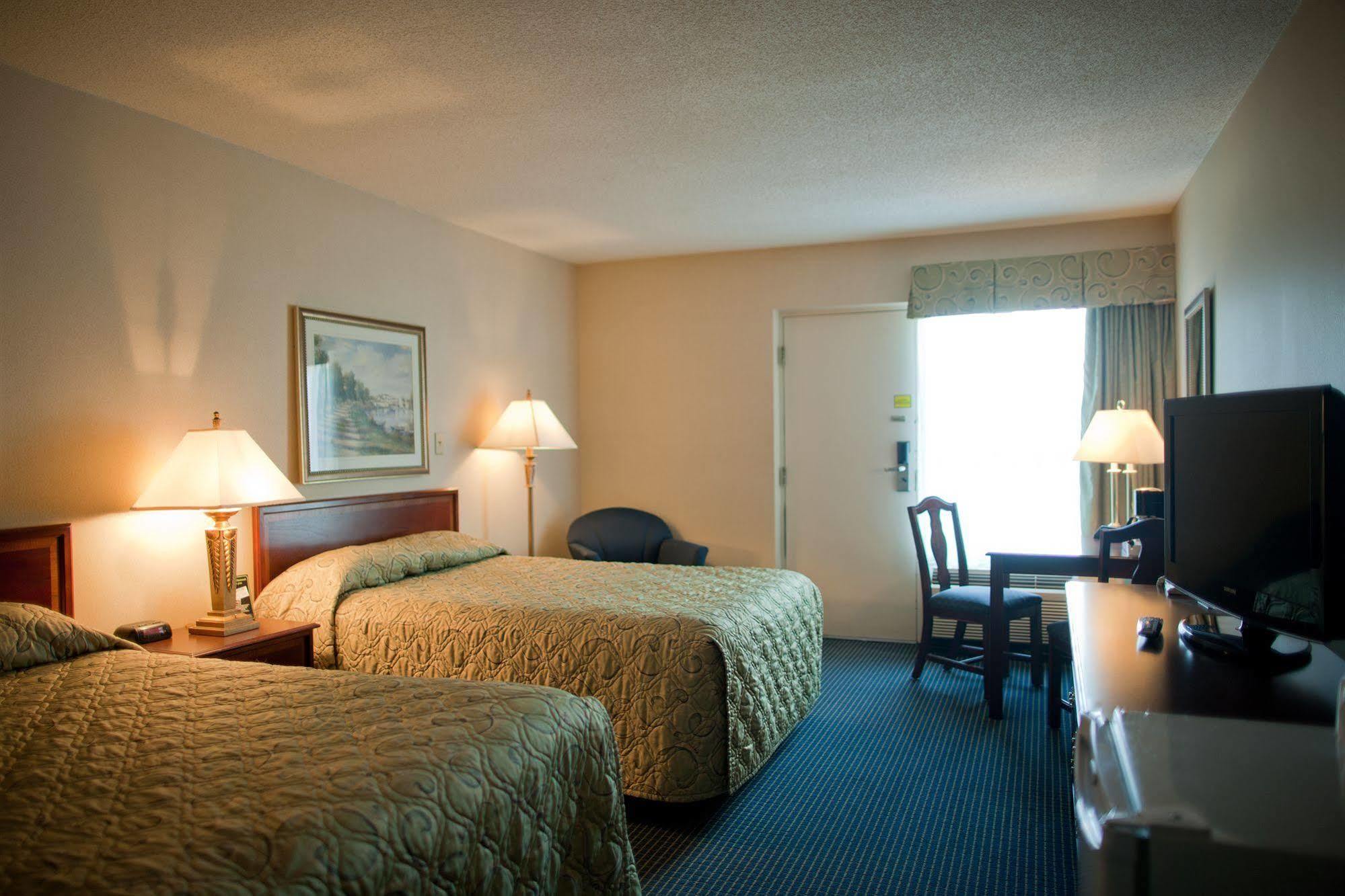 Days Inn By Wyndham Sarnia Harbourfront Экстерьер фото