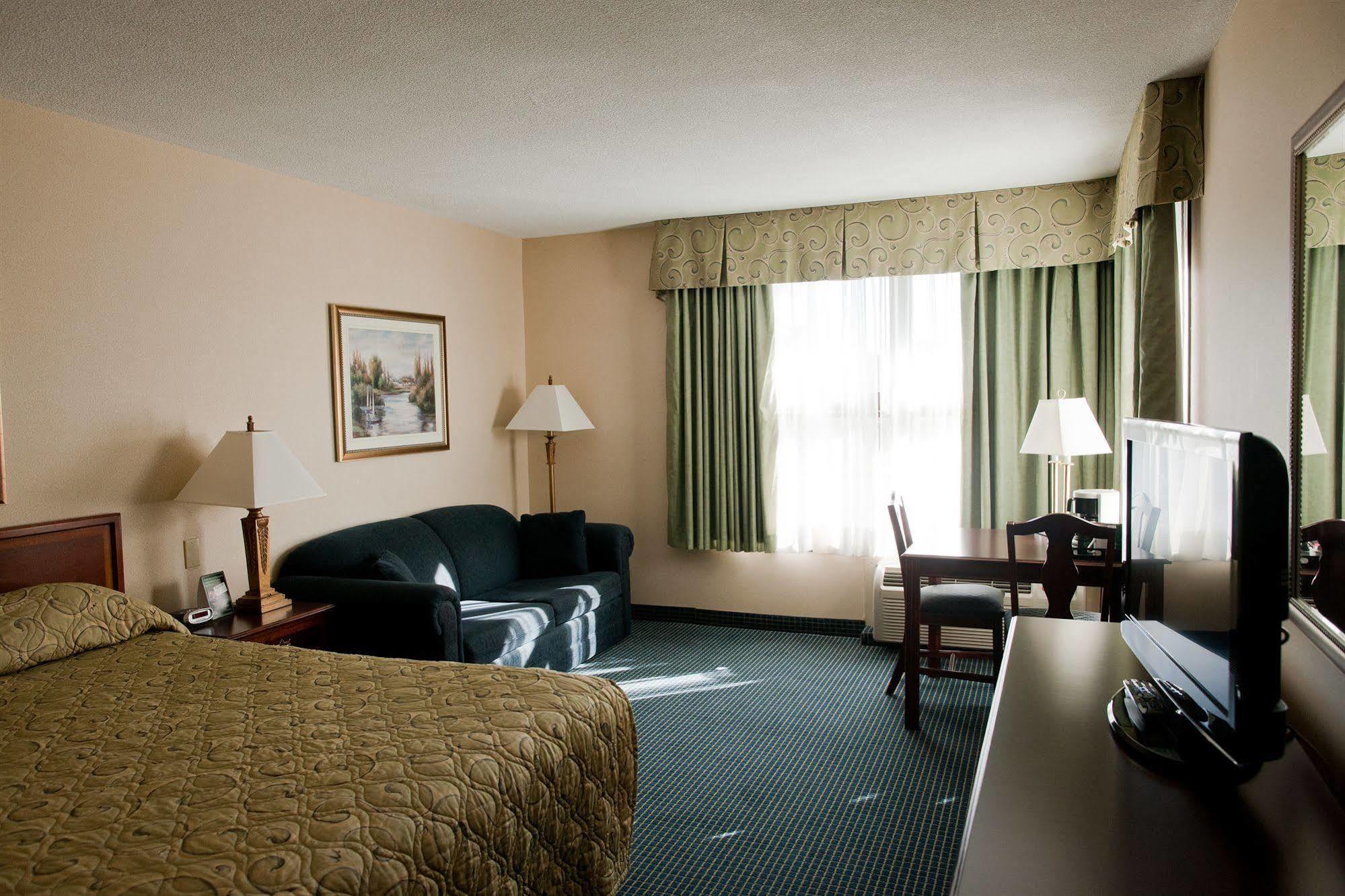 Days Inn By Wyndham Sarnia Harbourfront Экстерьер фото